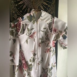M High Neck Cold Shoulder floral blouse